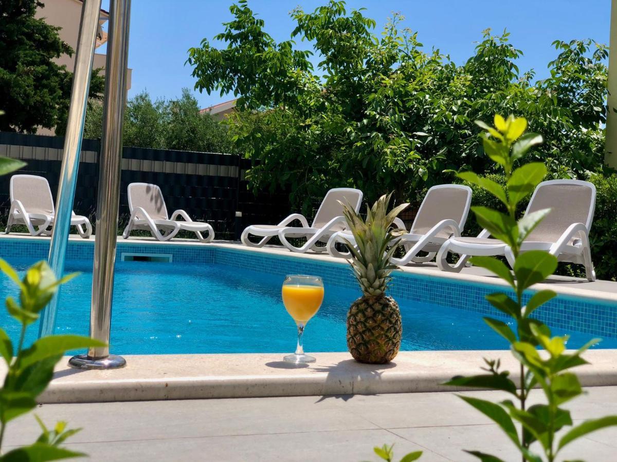 Seka Apartments With A Pool Каштела Экстерьер фото