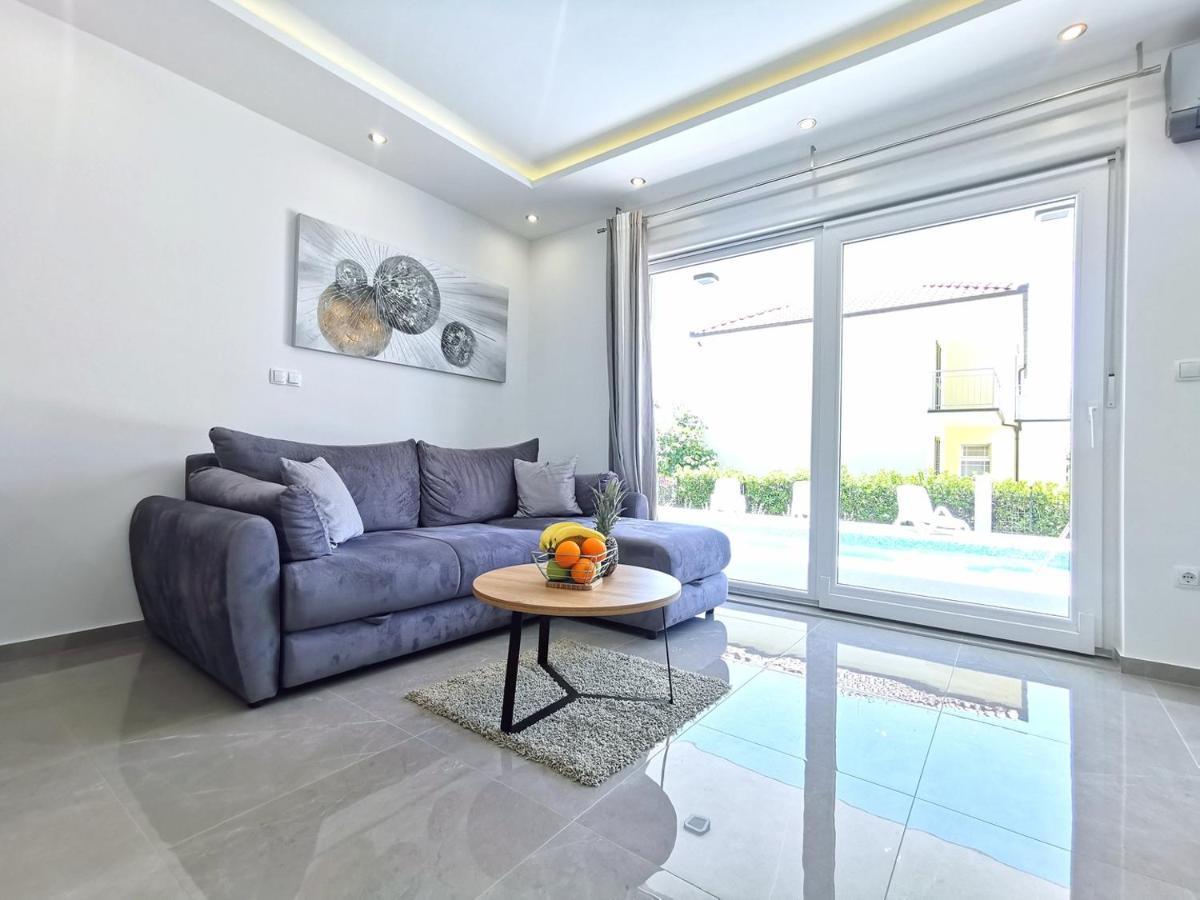 Seka Apartments With A Pool Каштела Экстерьер фото